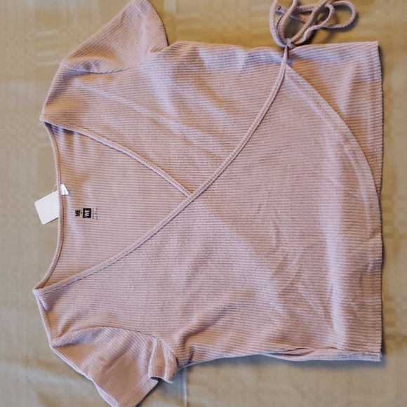 Me to We Essentials Dusty Pink Faux Wrap Cropped T-shirt (0482) 💥 - Picture 4 of 9